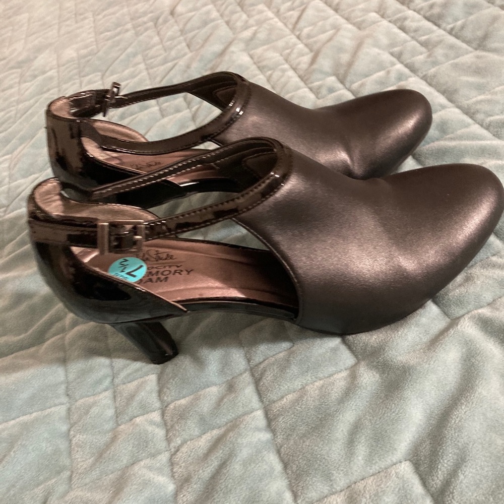 Flex women memory foam heal shoes